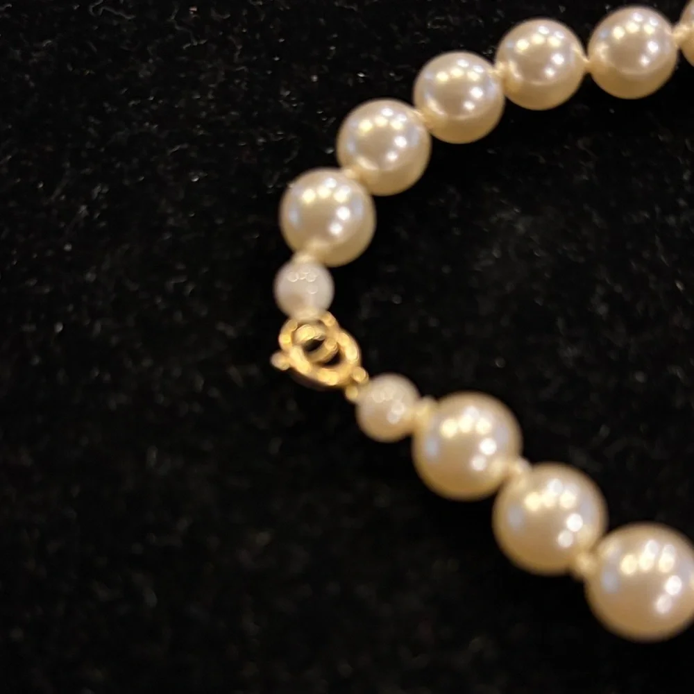 Elegant Faux Pearl Bracelet